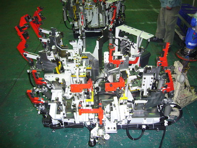 溶接治具とﾌｧﾛｰによる検査