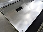 ロール加工　A5052材よりドア用カバーを製作　量産対応