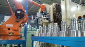 建設機械向け　ピニオンシャフト　ホブ切り、スプライン加工　材質：SCM420H　ロボットによる自動化